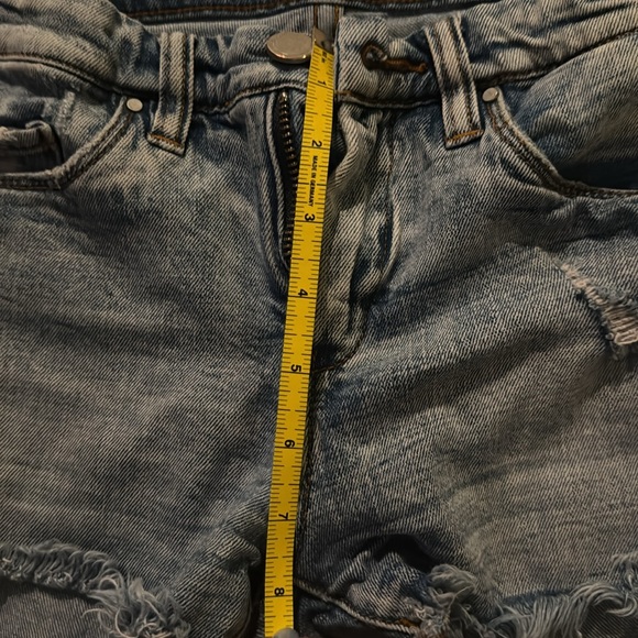 Blank NYC Distressed Hiker Cut Off Shorts - Picture 6 of 9